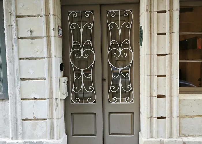 - Living The Like A Local Apartman *